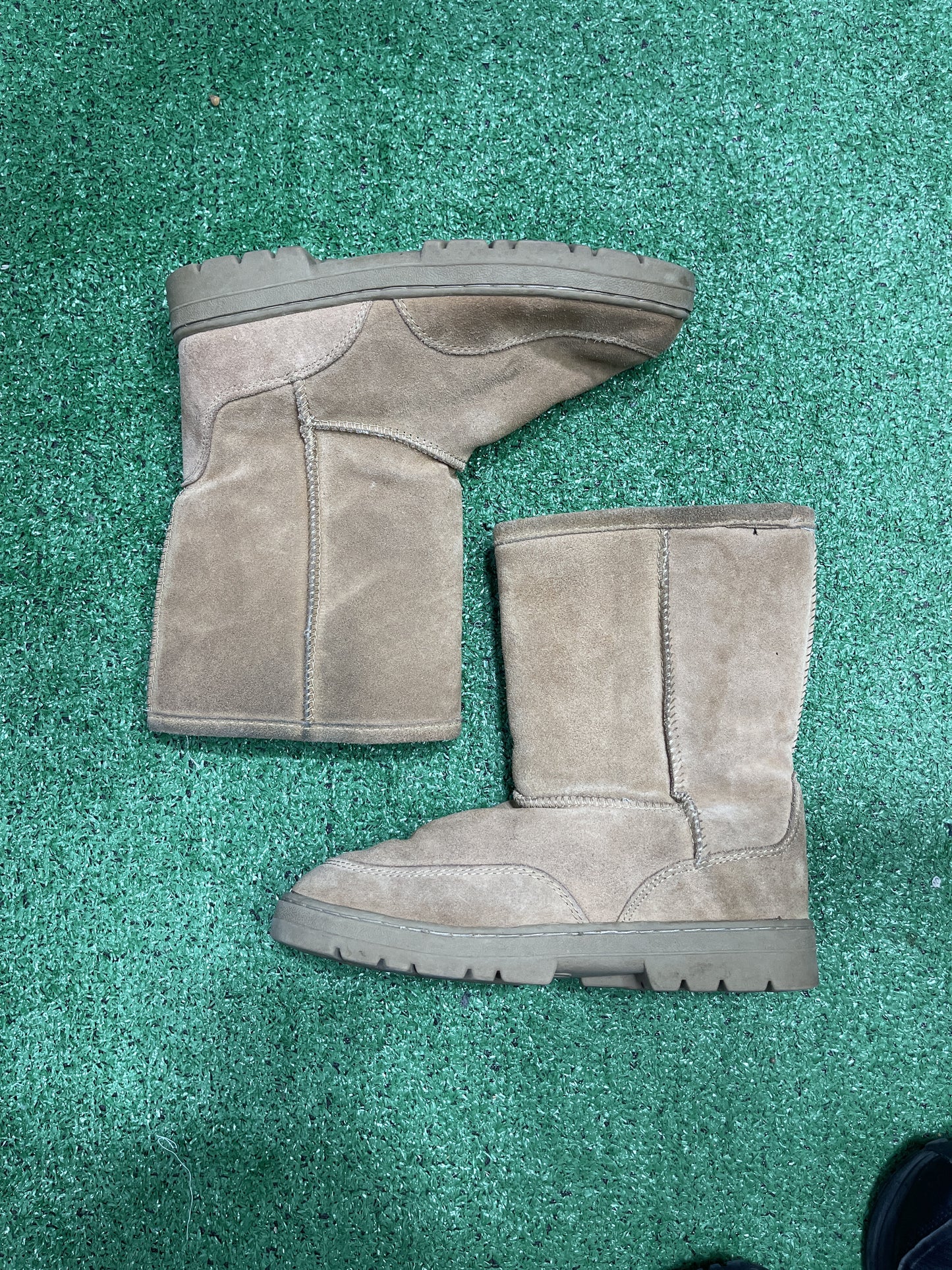 Sox Ugg-Style Sherpa-Lined Suede Leather Boots