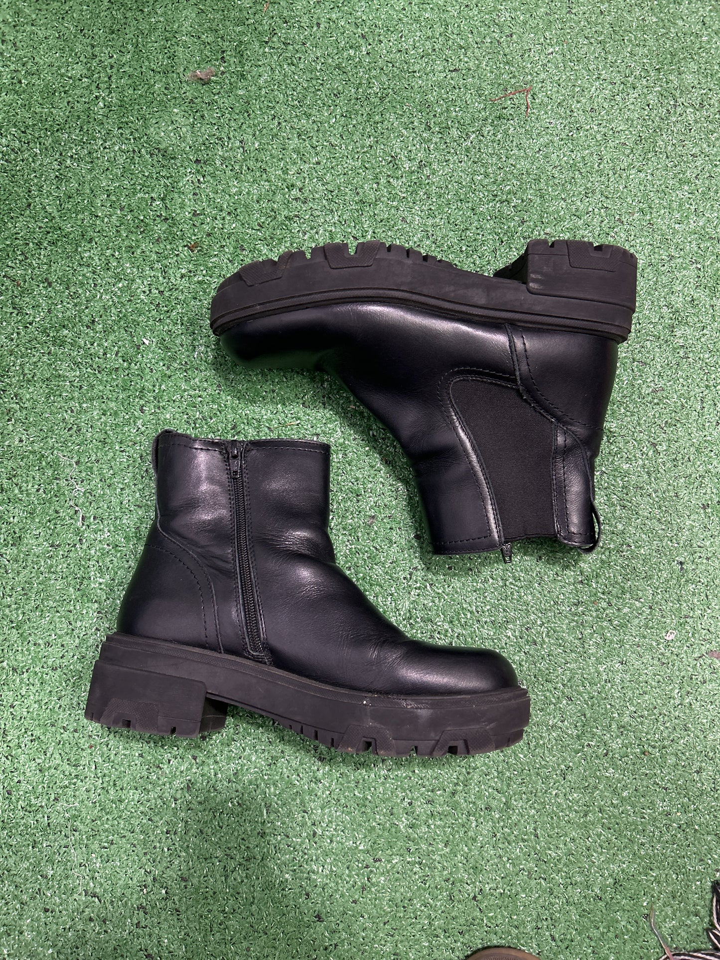 HoH 1960 'Righteous' Leather Zip-Up Ankle Boots