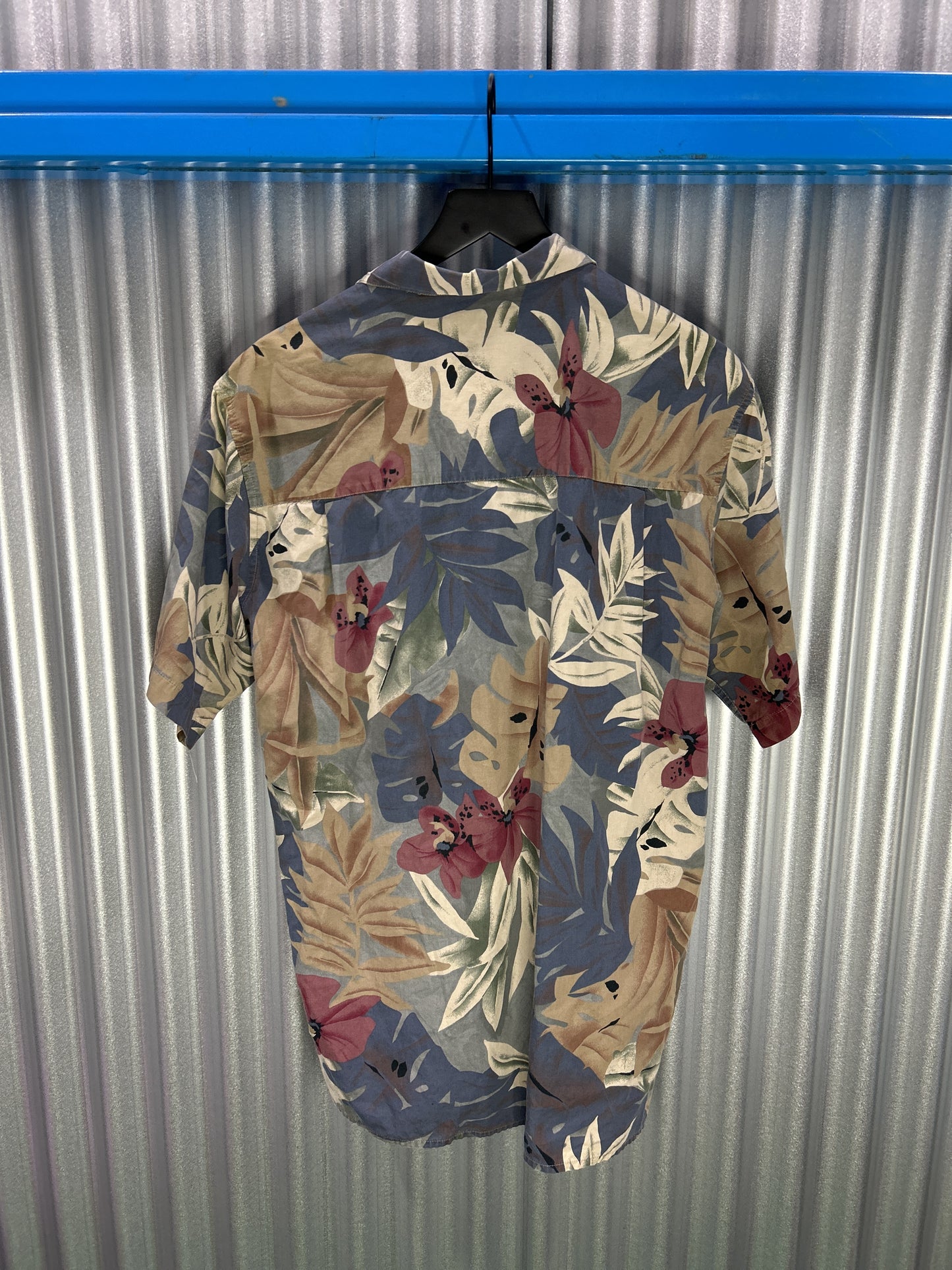 Roundtree & Yorke Dark Tropical / Floral Button-Up Shirt