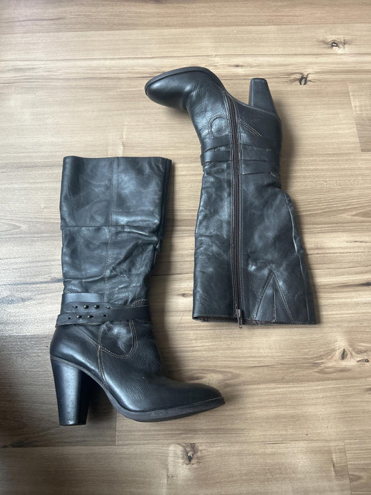 Designed Leather Black Knee-High Heeled Boots