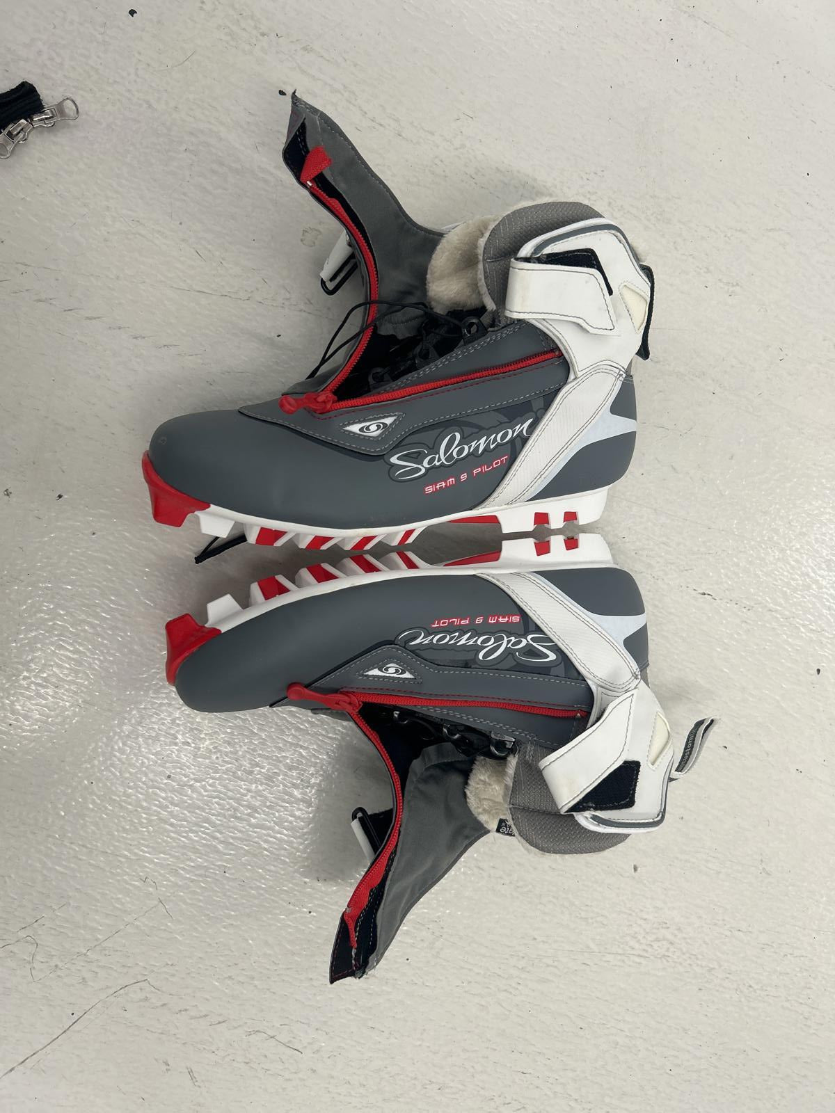 Salomon Gray and Red Ski Boots - Performance