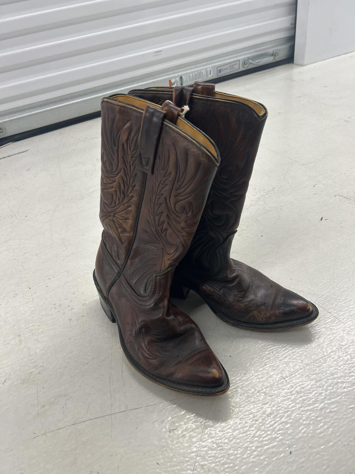 Stylish Western Leather Cowboy Boots - Vintage Design