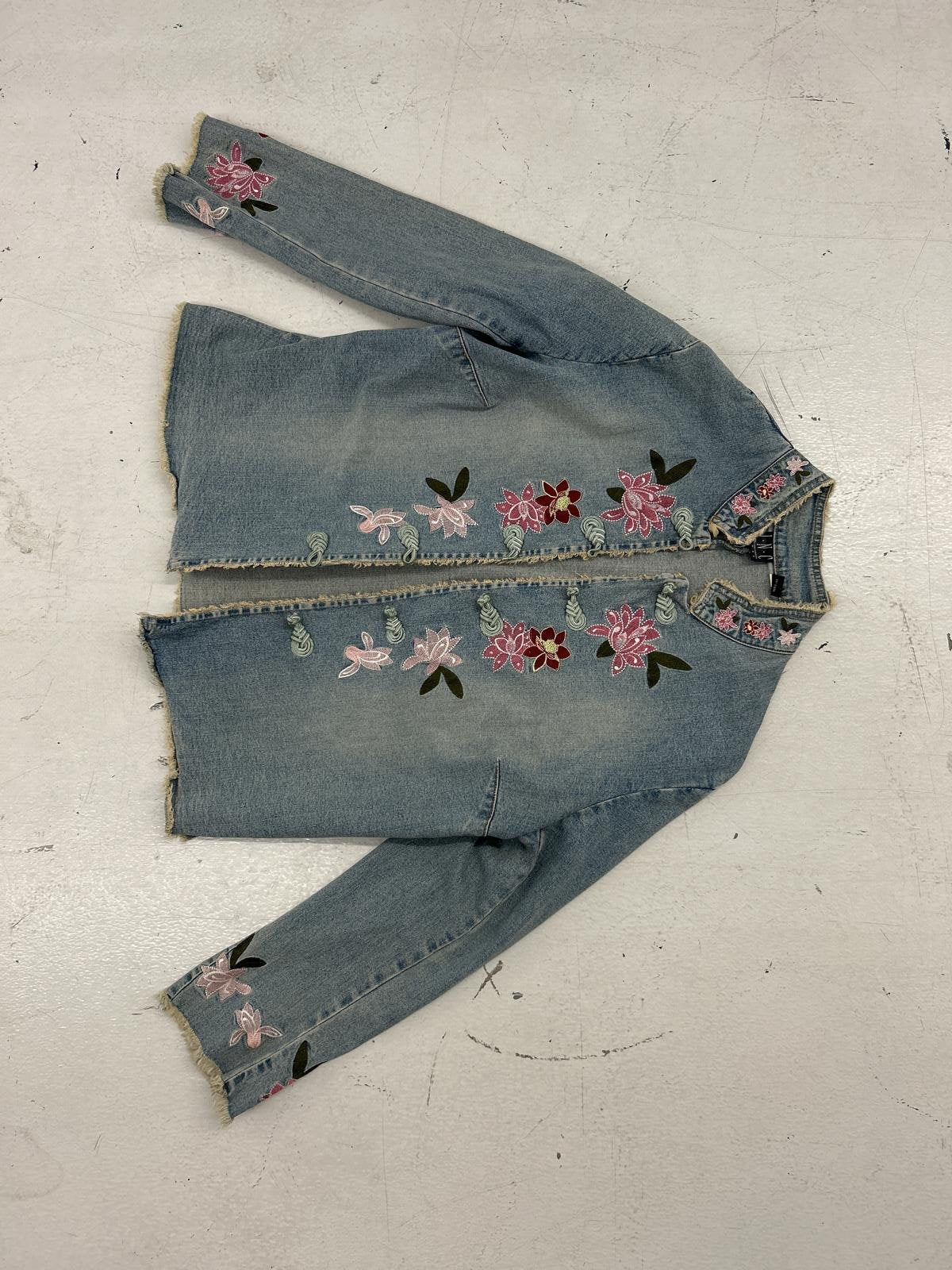 Chic Floral Embroidered Denim Jacket