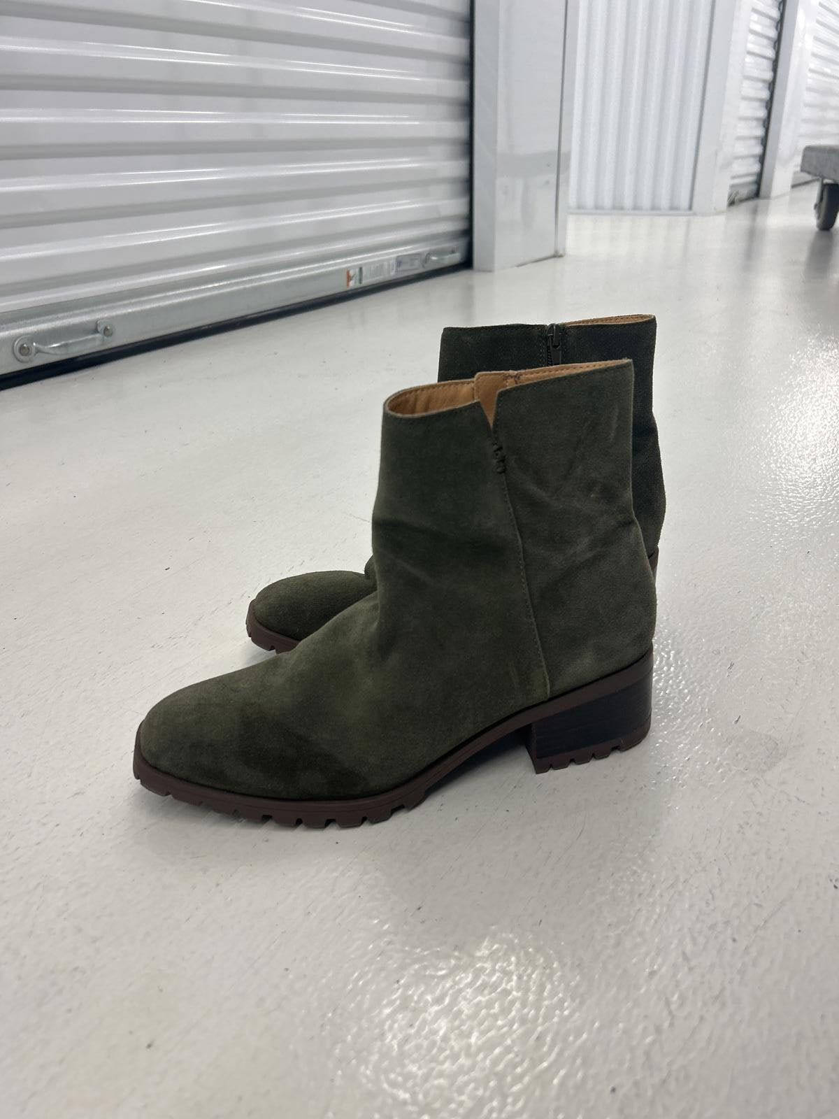 Stylish Suede Ankle Boots in Olive Green