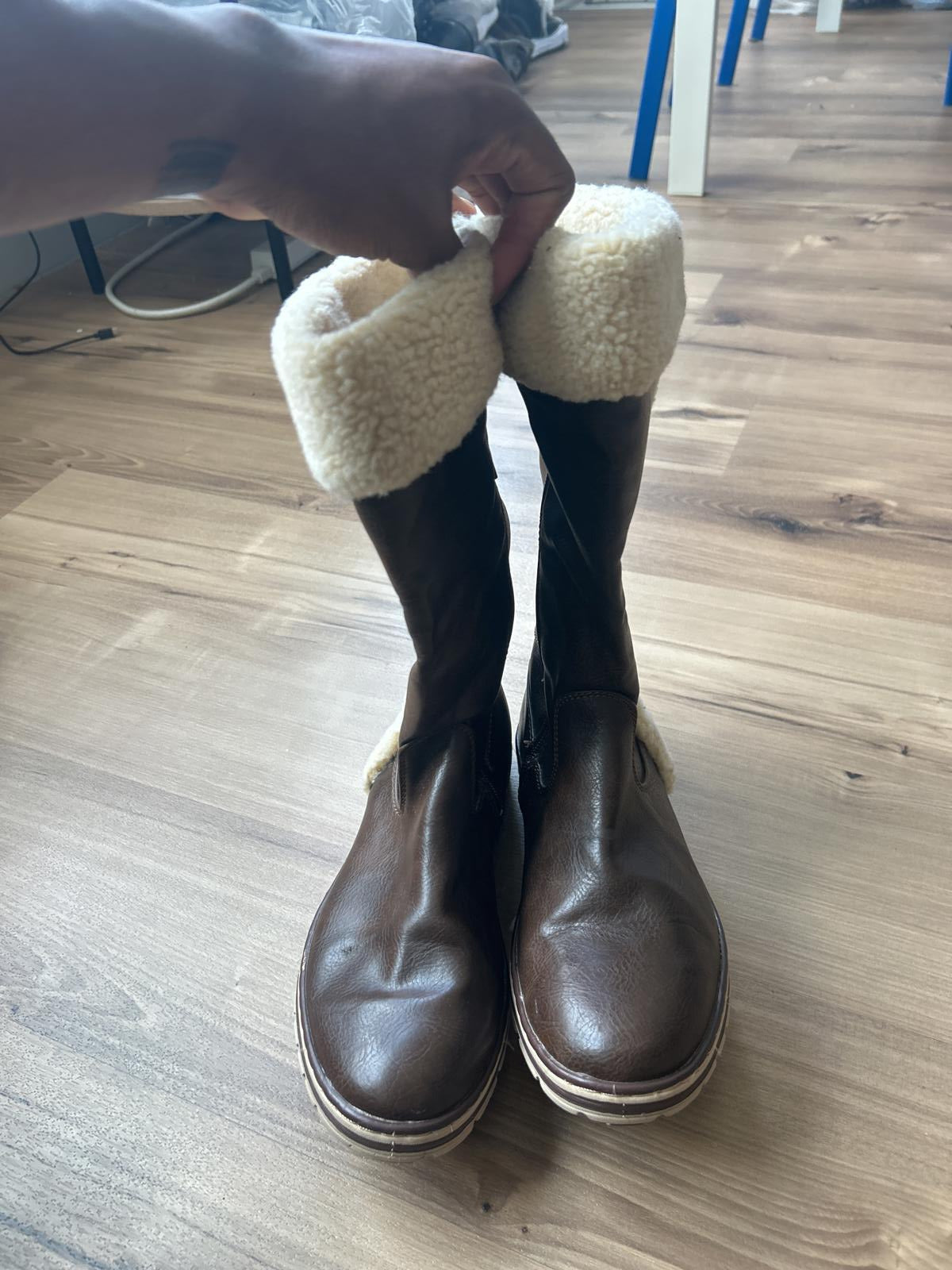 Cozy Brown Winter Boots with Faux Fur Lining