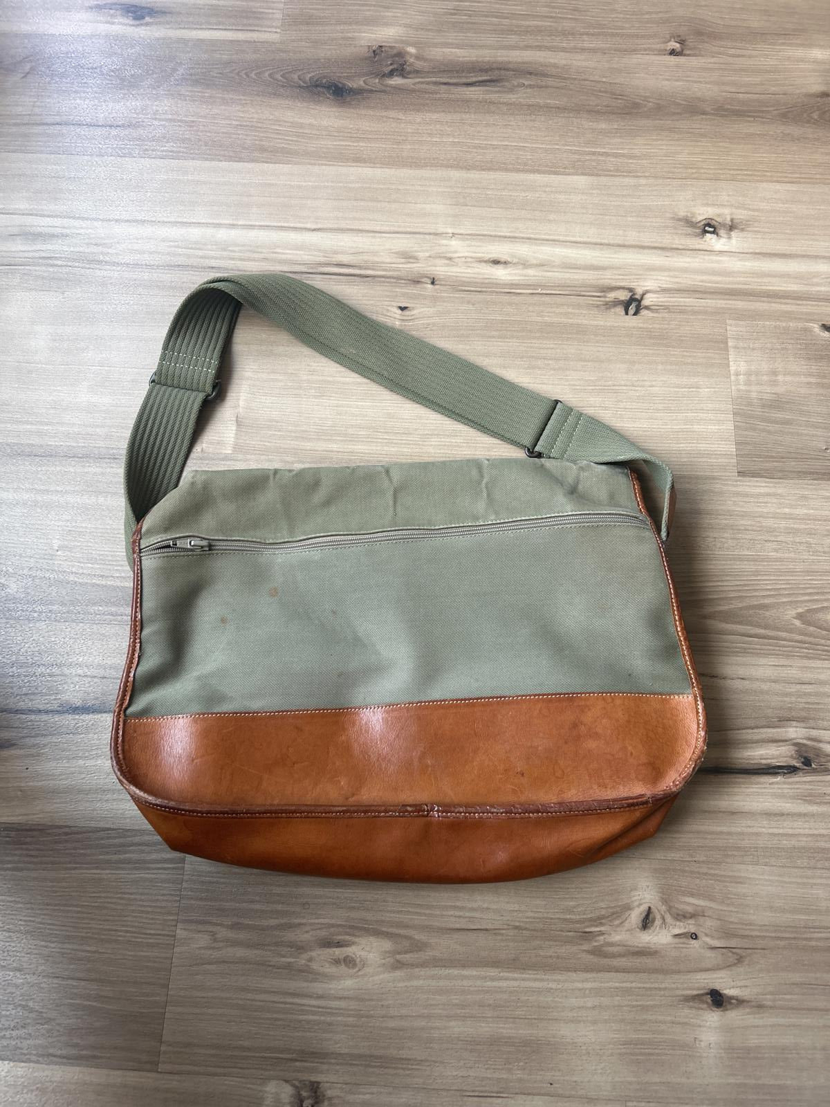 Stylish Tan Canvas Messenger Bag with Leather Accents