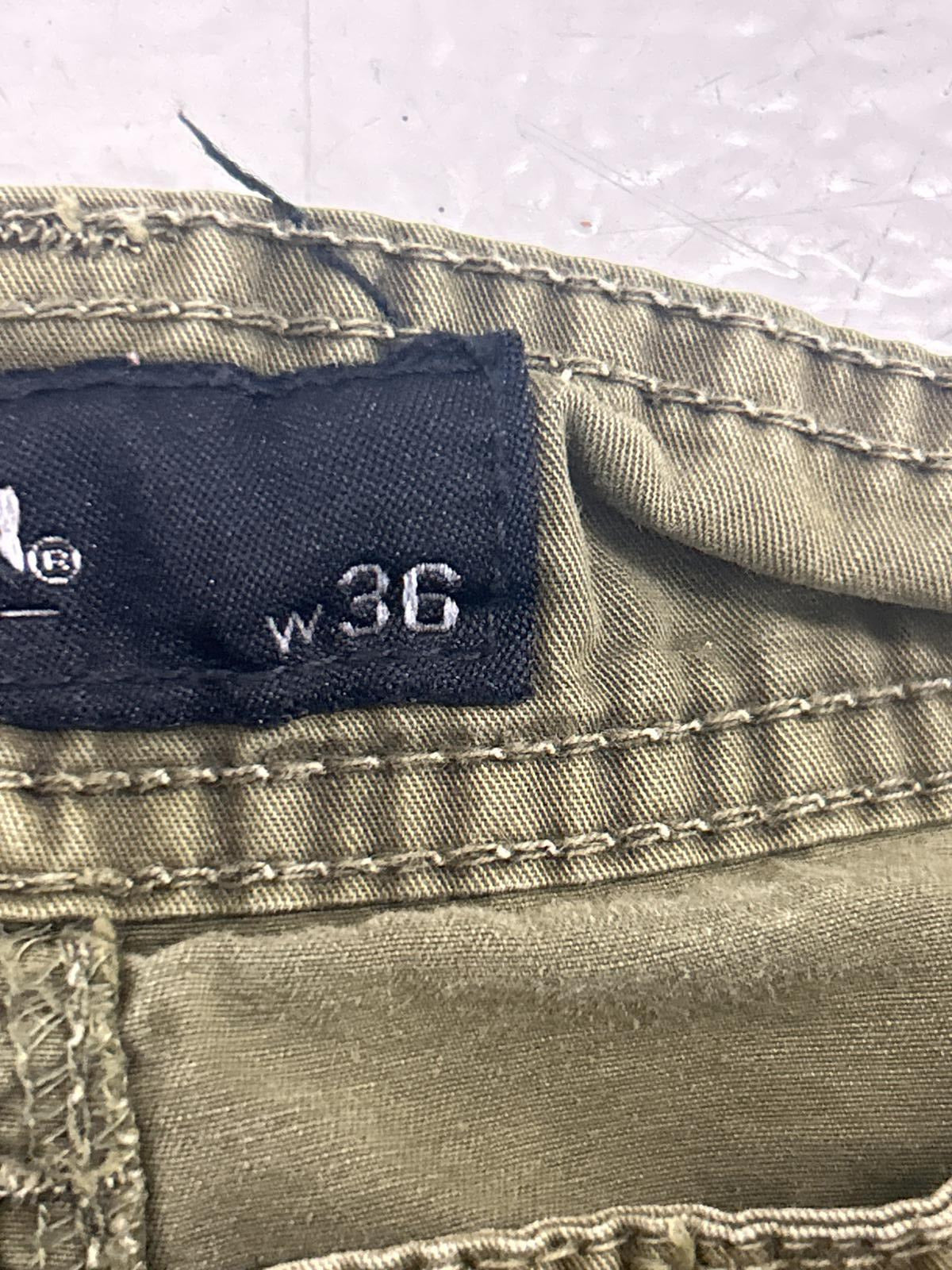 Carbo Grunge Cargo Shorts - Stylish Olive Green Outdoor Wear