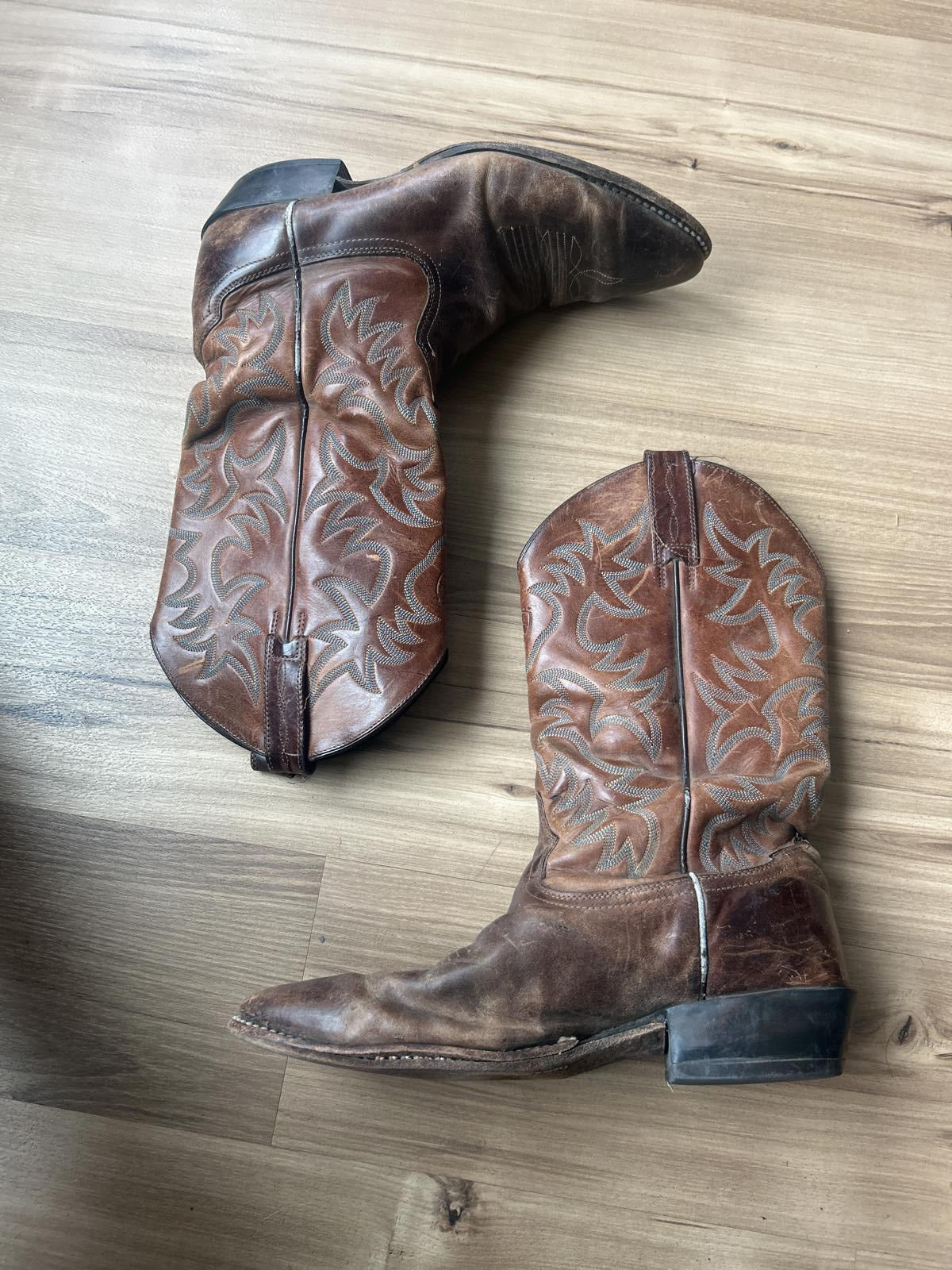 Ariat Embroidered Brown Leather Cowboy Boots