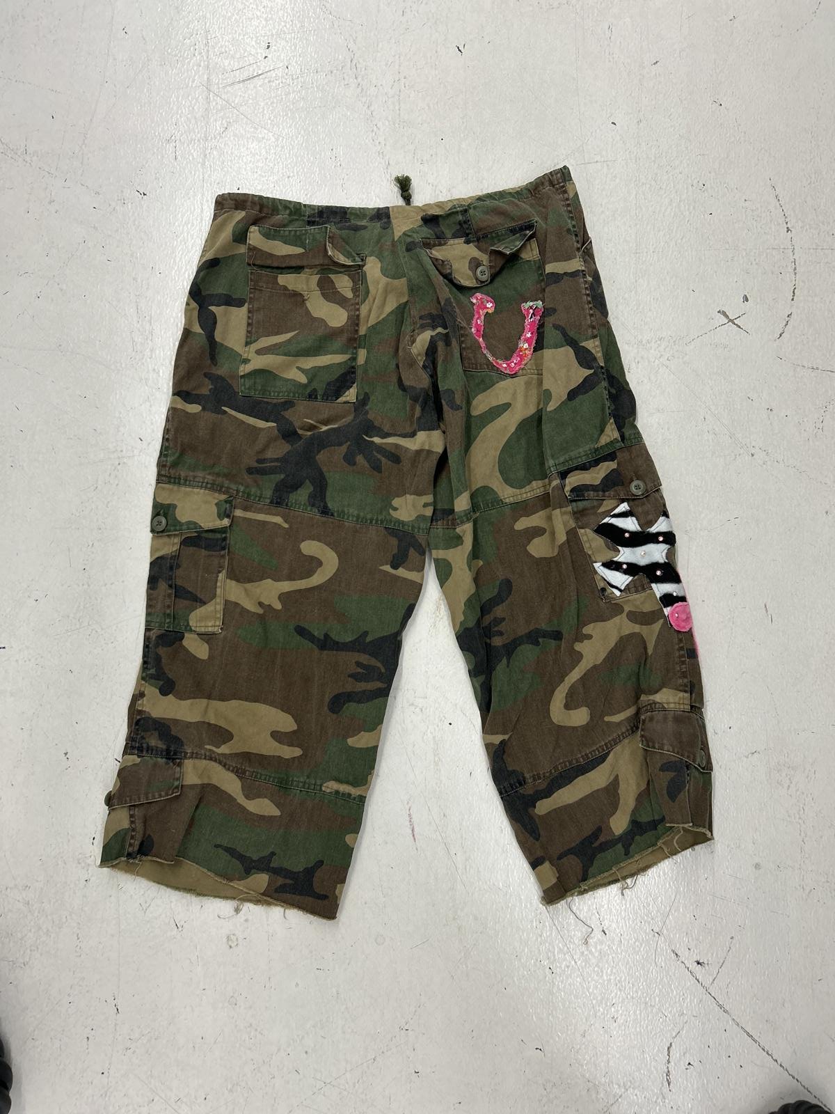 Stylish Camo Cargo Capris with Peace and Floral Embroidery