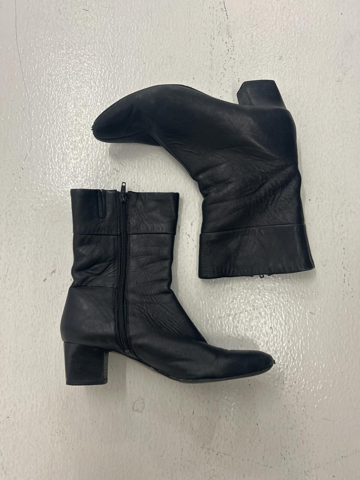 Stylish Black Leather Ankle Boots with Chunky Heel