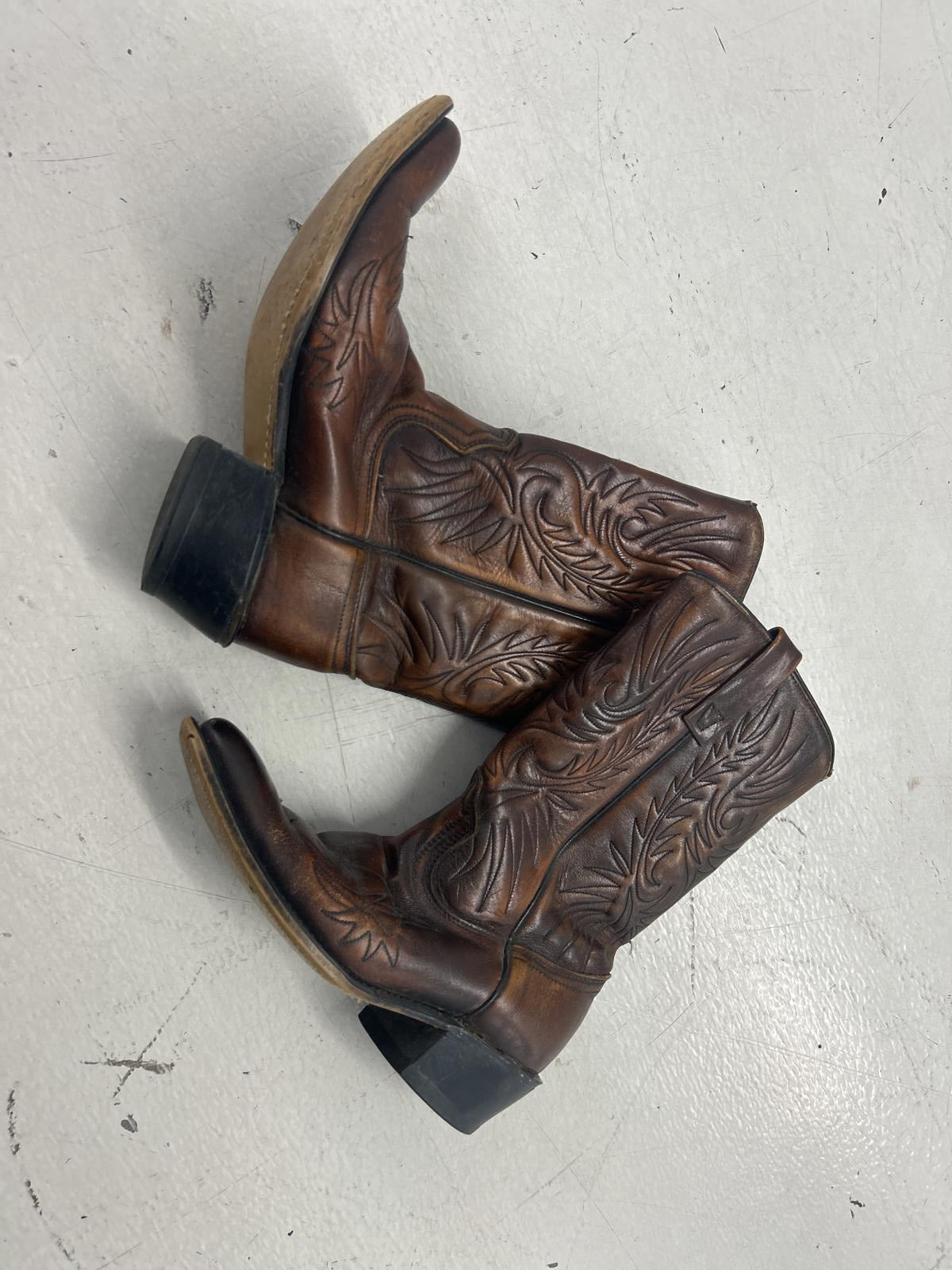 Stylish Western Leather Cowboy Boots - Vintage Design