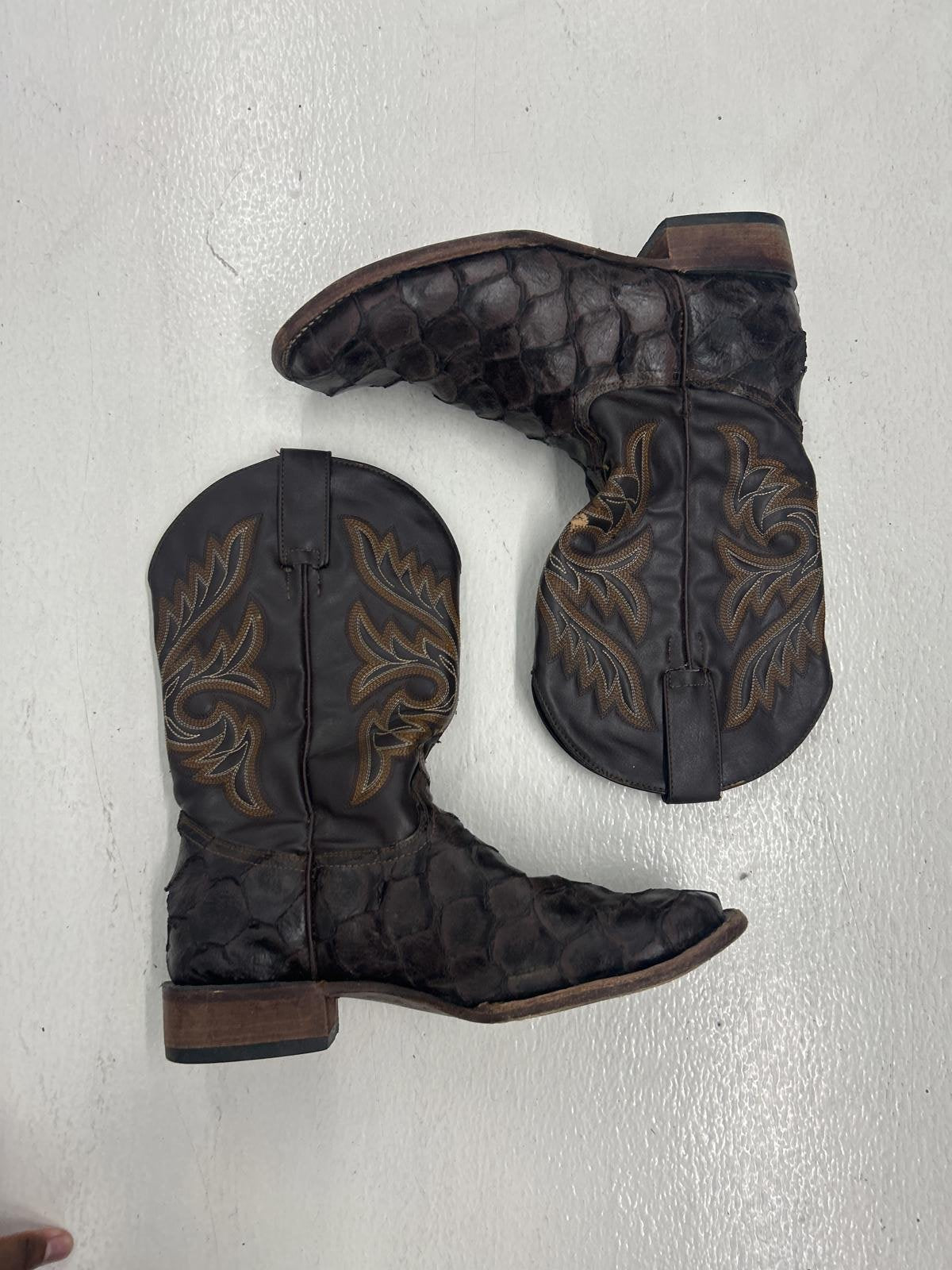 Vintage Brown Western Cowboy Boots with Embellished Design