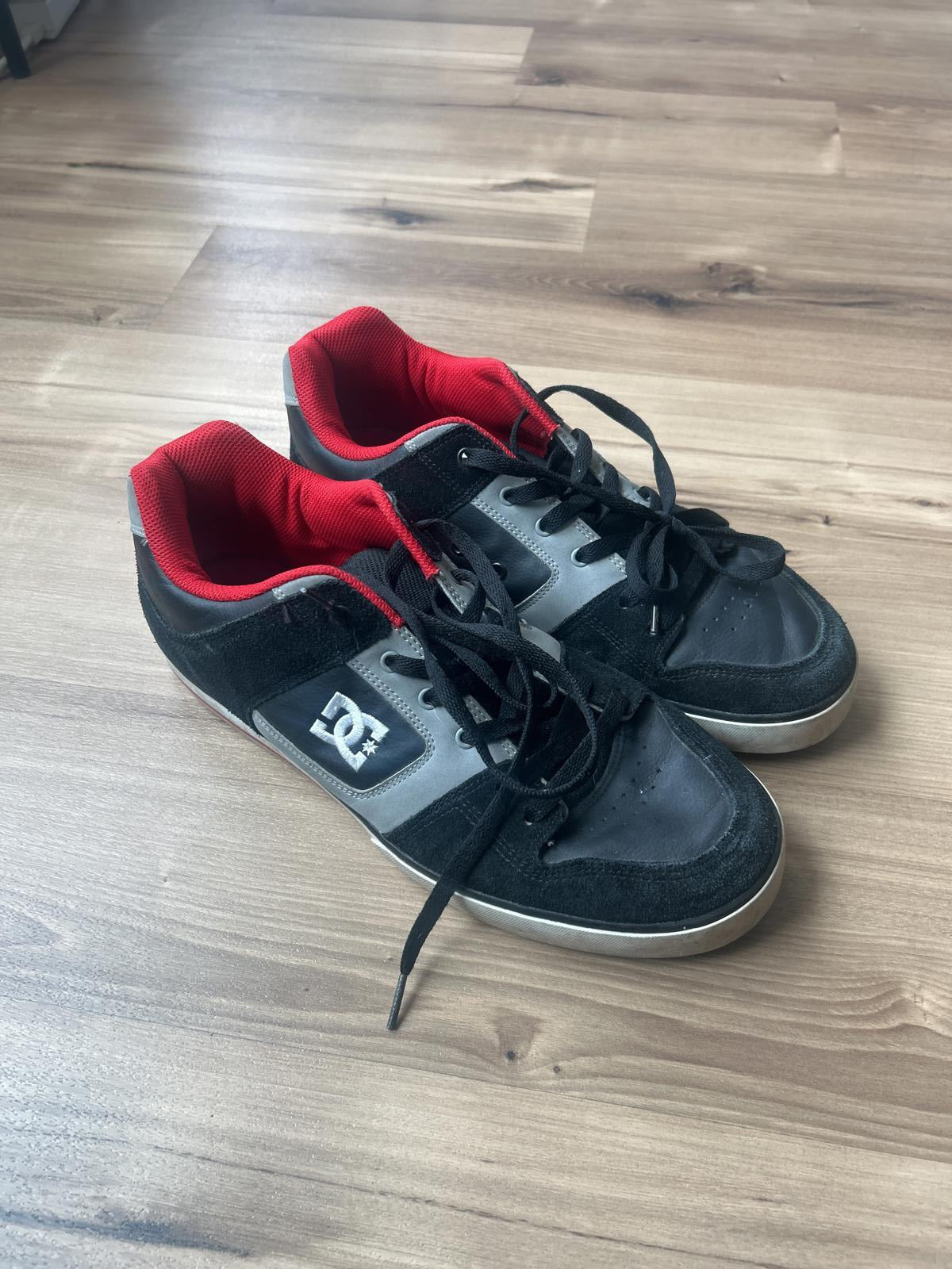 DC Shoes Men's Retro Skate Sneakers - Black/Red