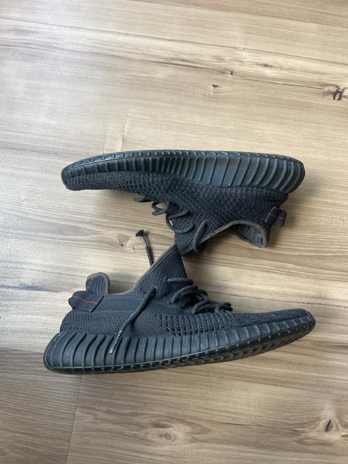 Adidas Yeezy Boost 350 V2 Black (NO BOX)