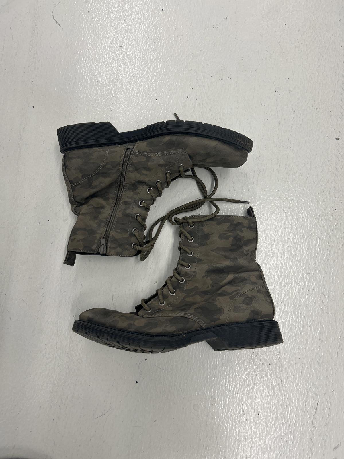 Stylish Camouflage Combat Boots - Perfect for All Seasons