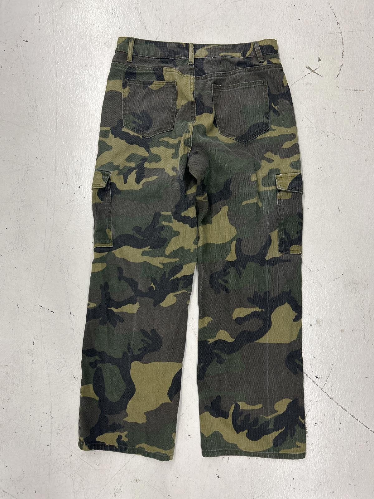 Men's Camo Cargo Pants - Versatile Outdoor Wear