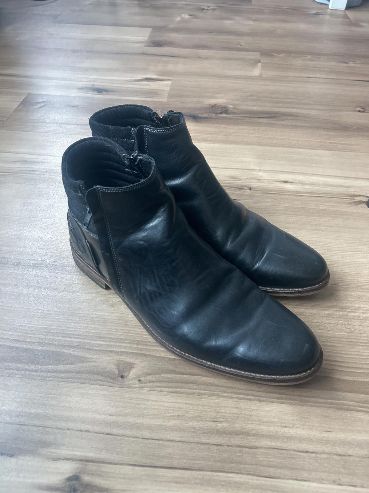 Steve Madden Black Leather Zip Ankle Boots