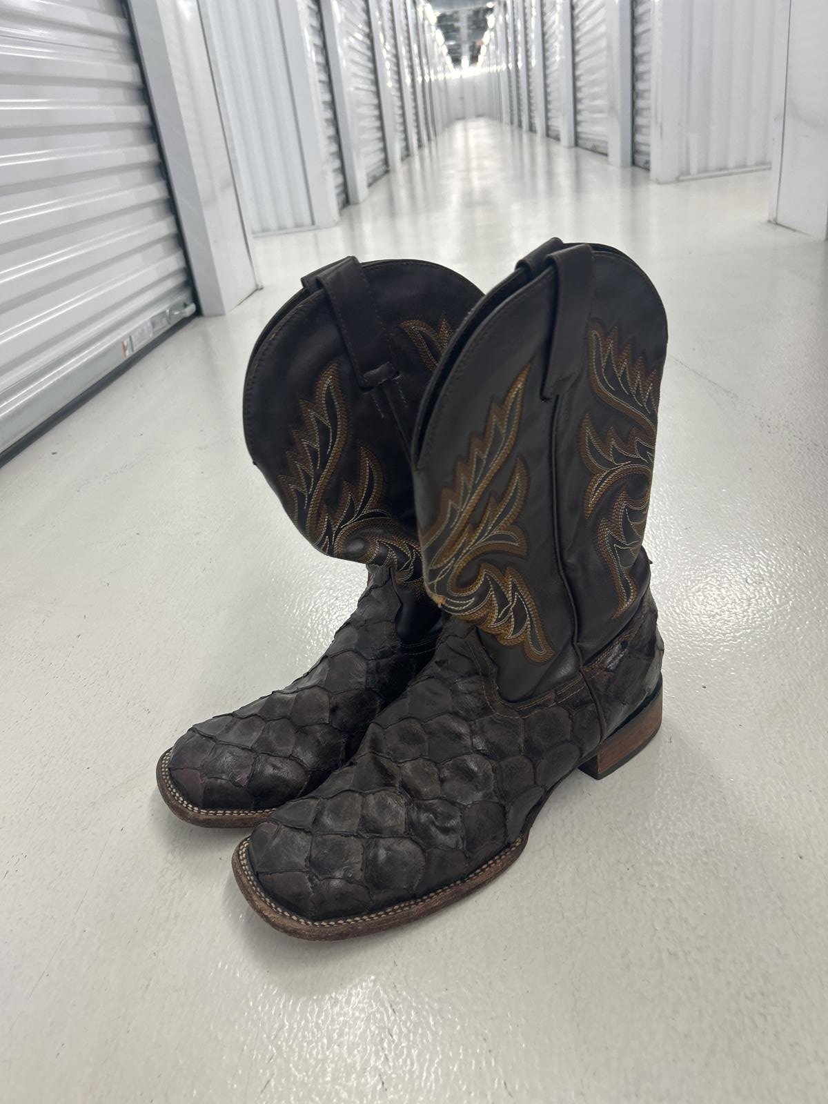 Vintage Brown Western Cowboy Boots with Embellished Design