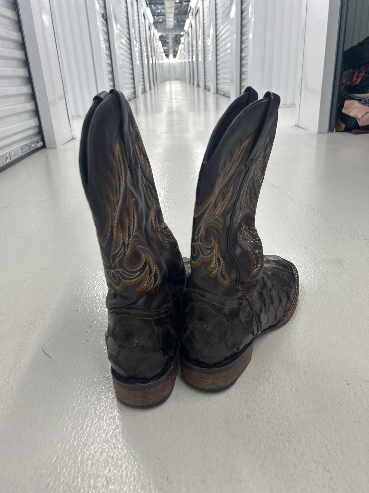 Vintage Brown Western Cowboy Boots with Embellished Design