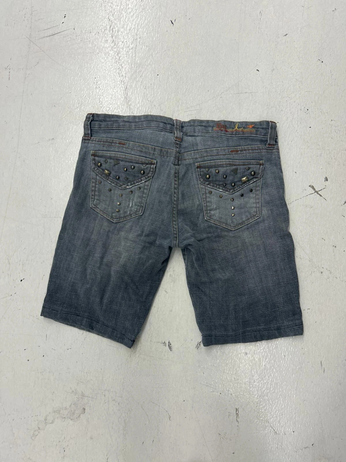 Stylish Men'S Denim Shorts With Studded Back Pockets