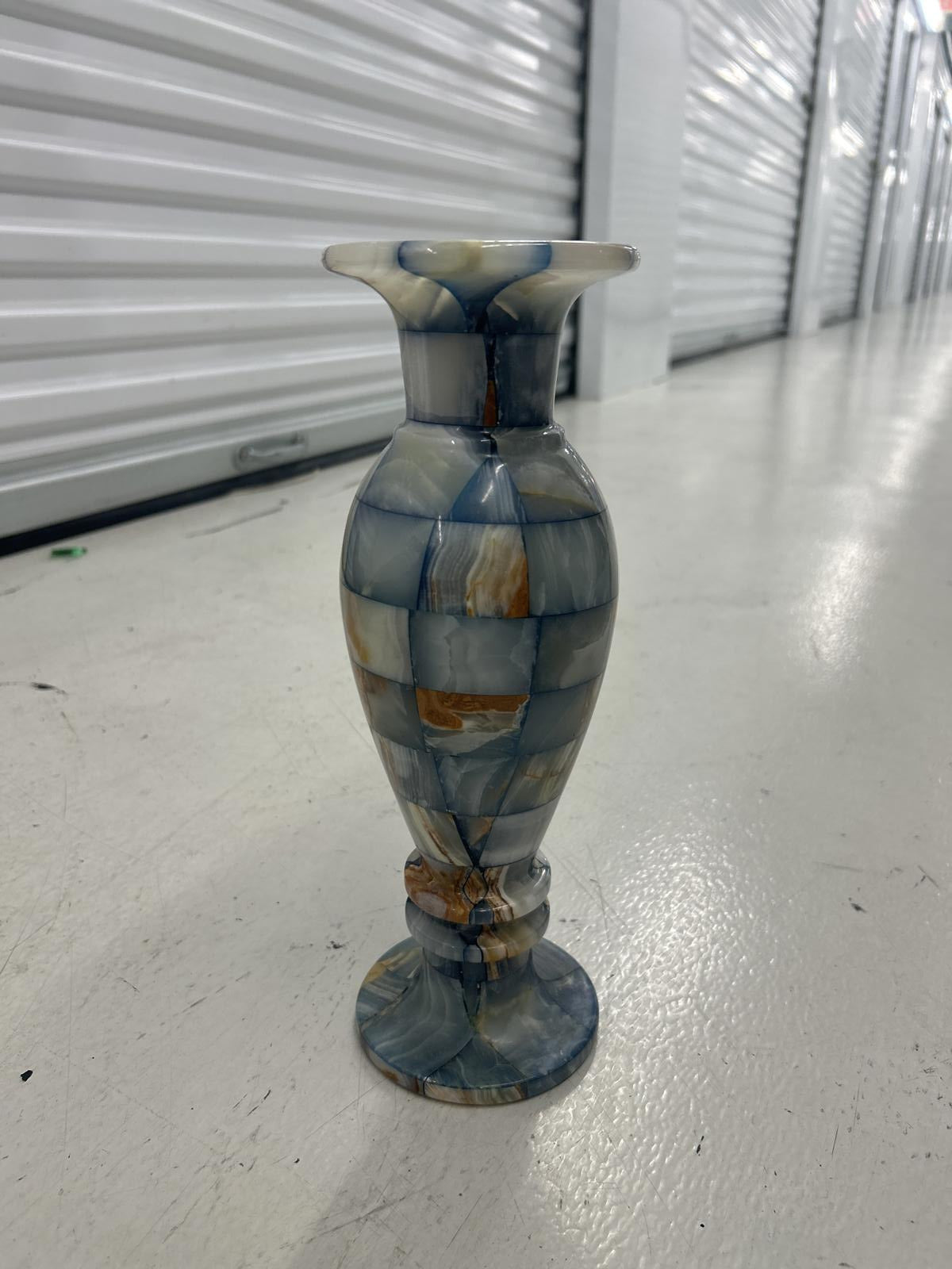 Elegant Handcrafted Onyx Vase - Decorative Accent Piece