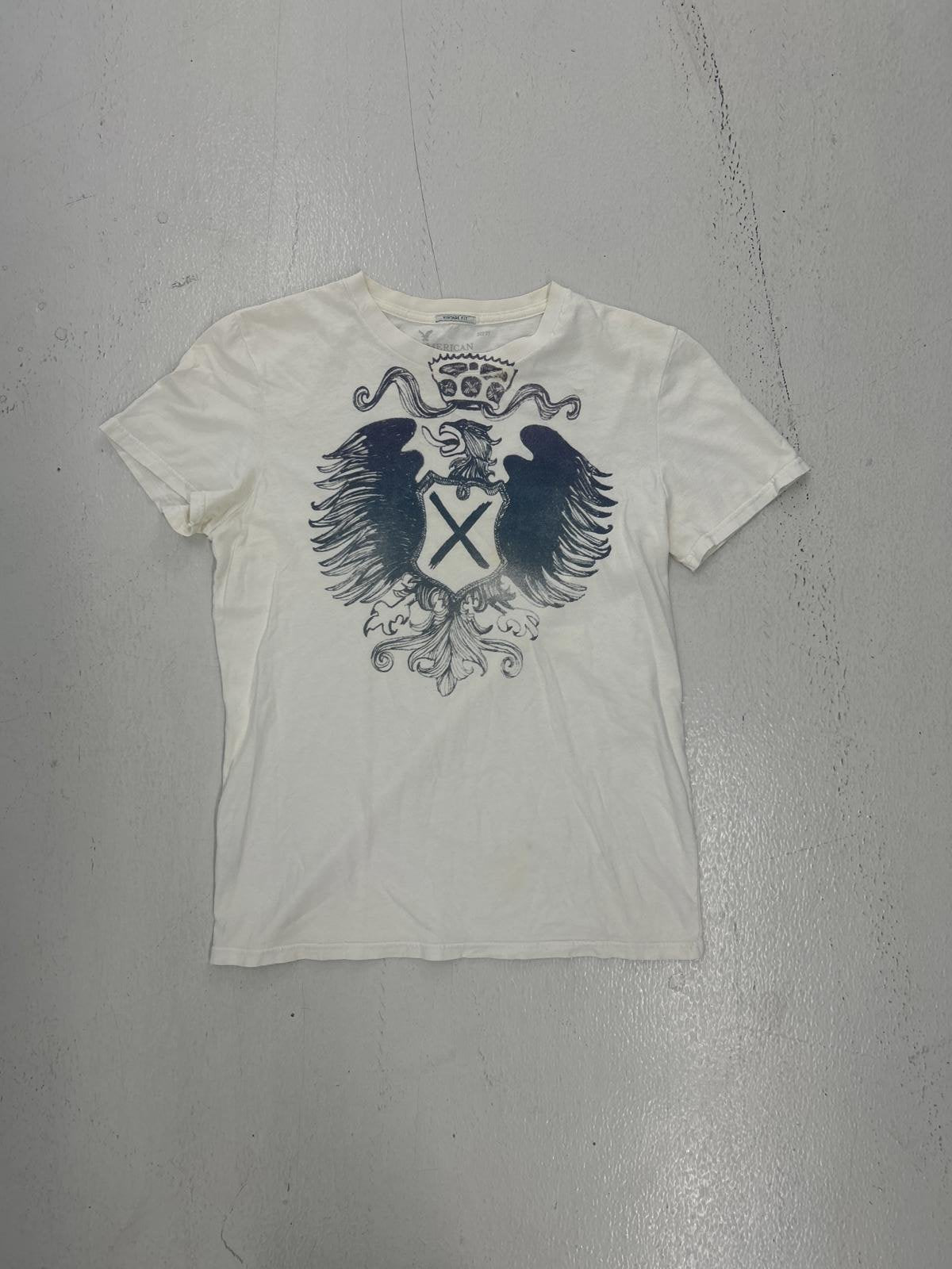 Stylish Crest Graphic T-Shirt  Casual Men's Wear