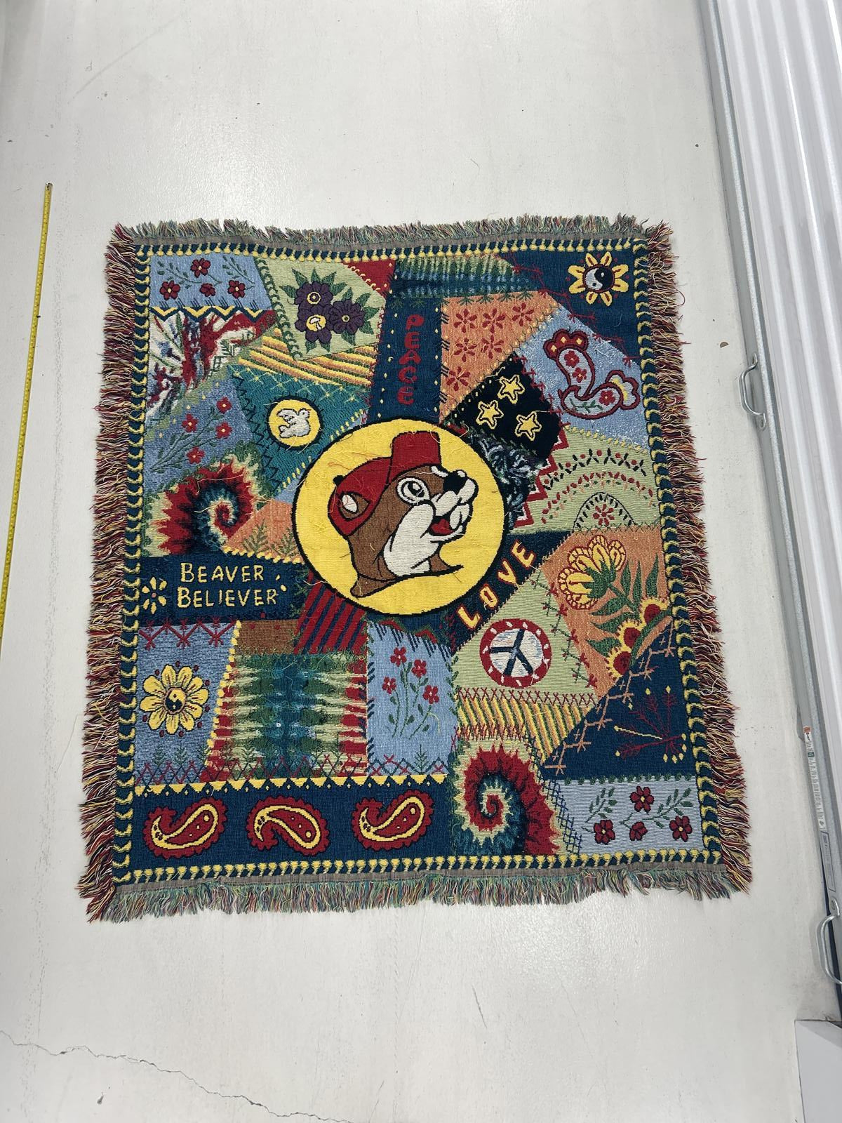 Vintage Beaver Bucees Design Throw Blanket - Patchwork