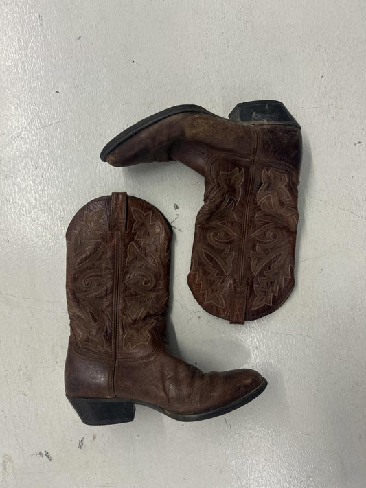 Vintage Brown Leather Cowboy Boots with Intricate Stitching