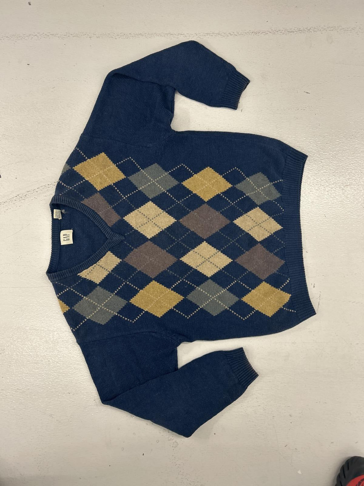 Vintage Argyle Pattern Sweater - Cozy Style in Blue and Gold