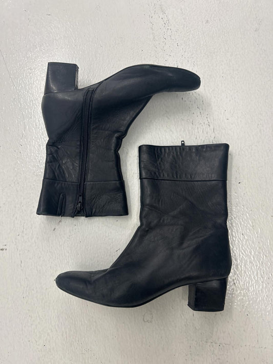 Stylish Black Leather Ankle Boots with Chunky Heel