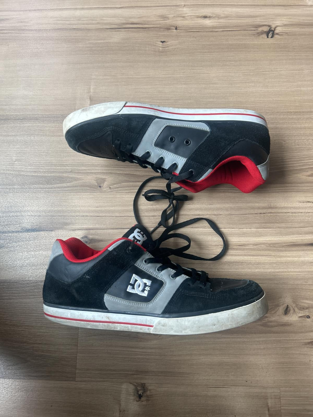 DC Shoes Men's Retro Skate Sneakers - Black/Red