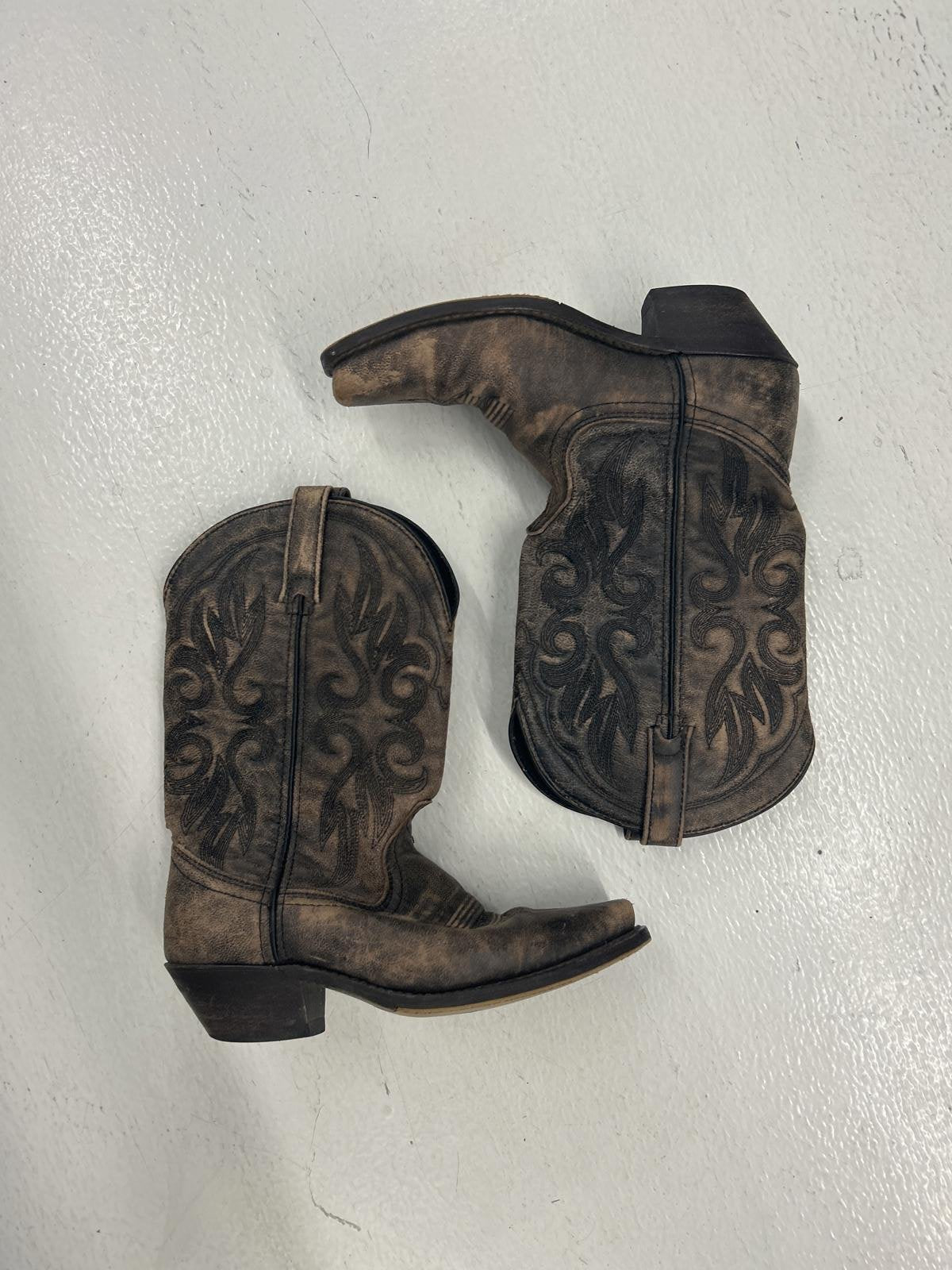 Vintage Western Style Cowgirl Boots - Intricate Embroidery