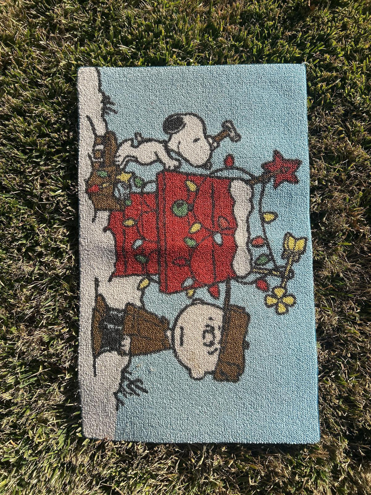 Peanuts Character Rug w/ Snoopy and Charlie Brown - Holiday