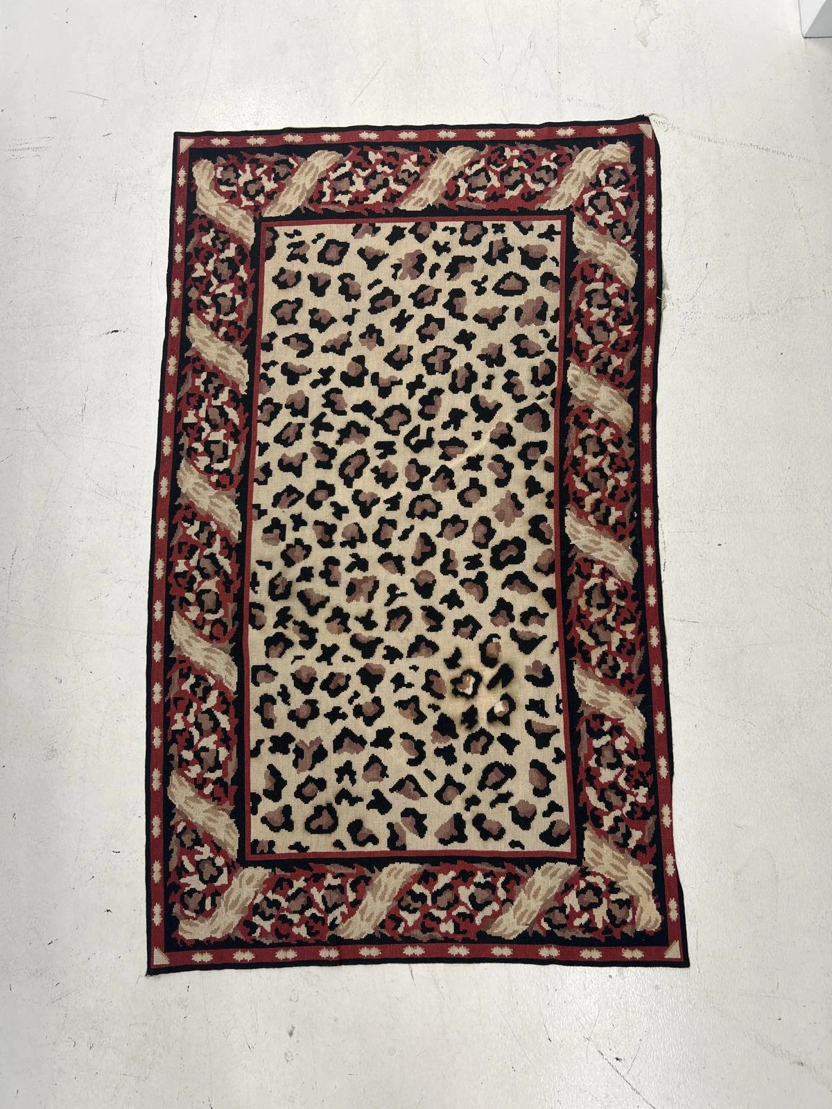 Stylish Leopard Print Area Rug With Decorative Border