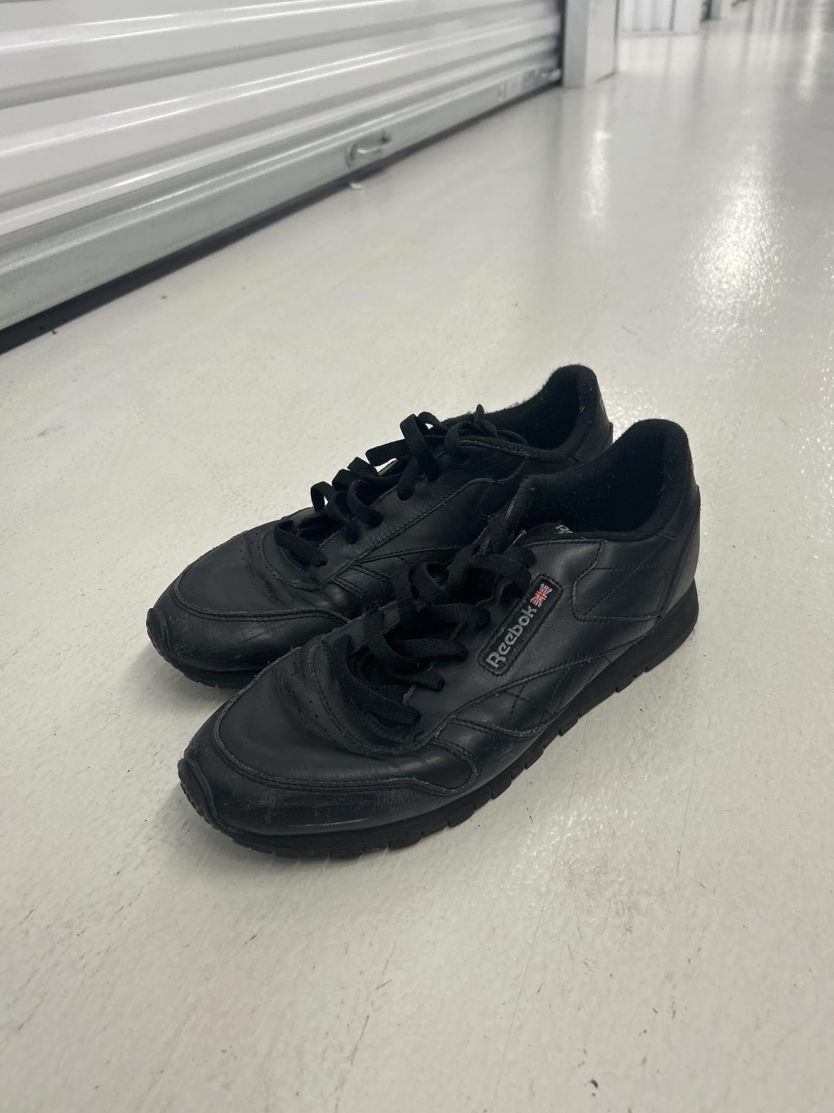 Reebok Classic Black Sneakers - Stylish and Comfortable