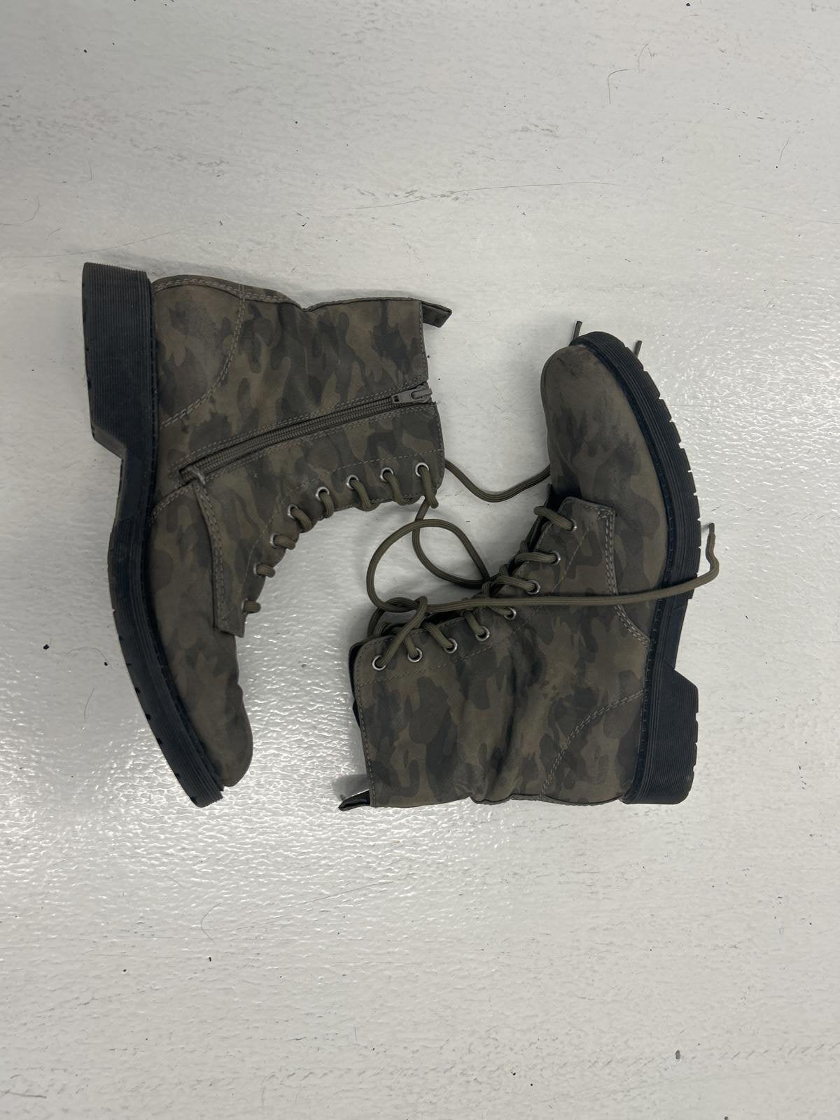 Stylish Camouflage Combat Boots - Perfect for All Seasons