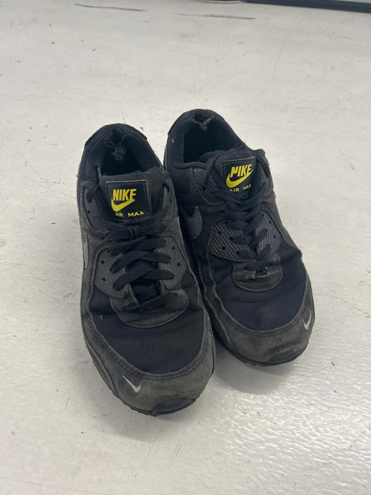 Nike Air Max 90 Sneakers - Black & Gray Classic Style