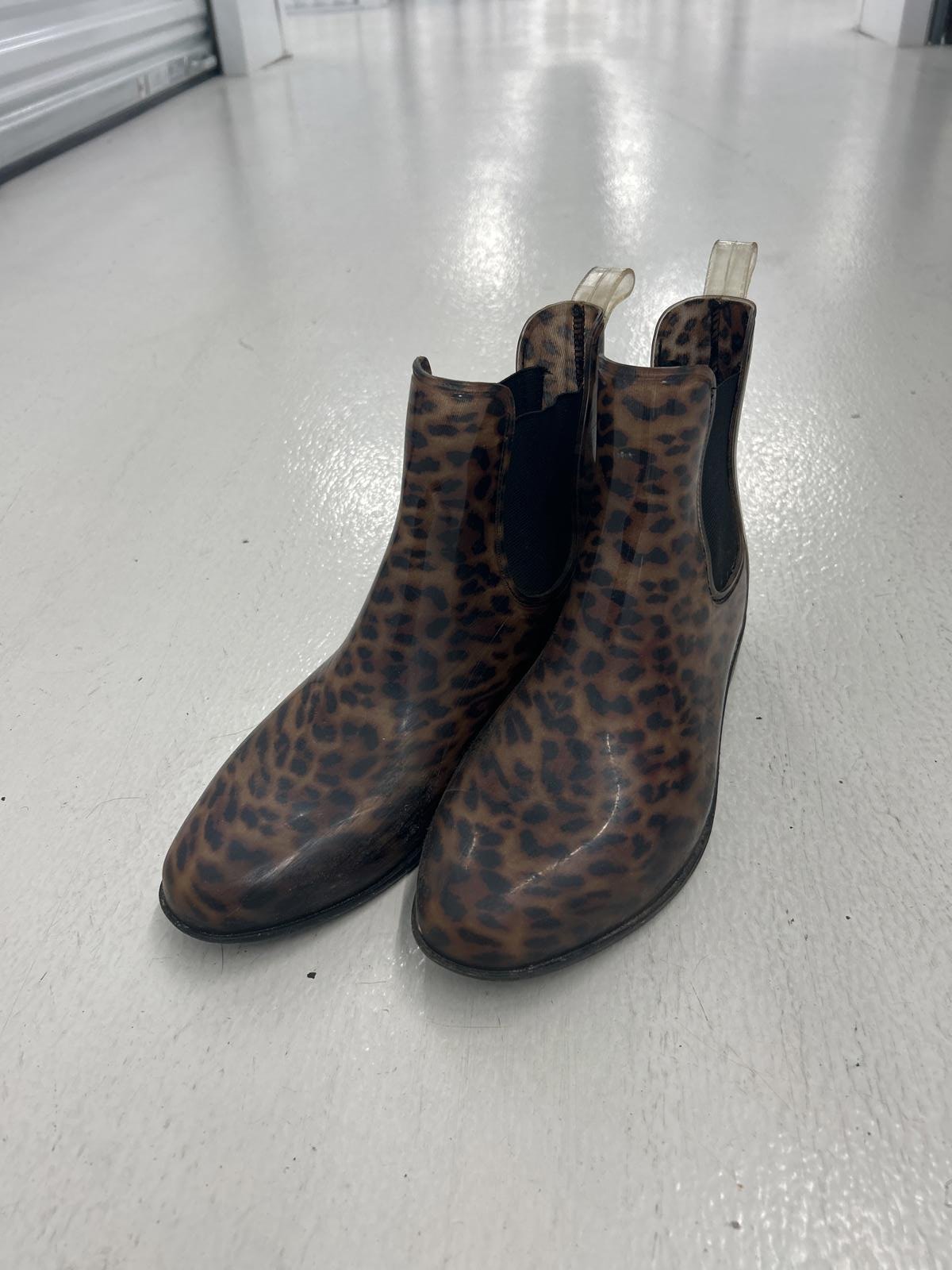 Stylish Leopard Print Chelsea Rain Boots