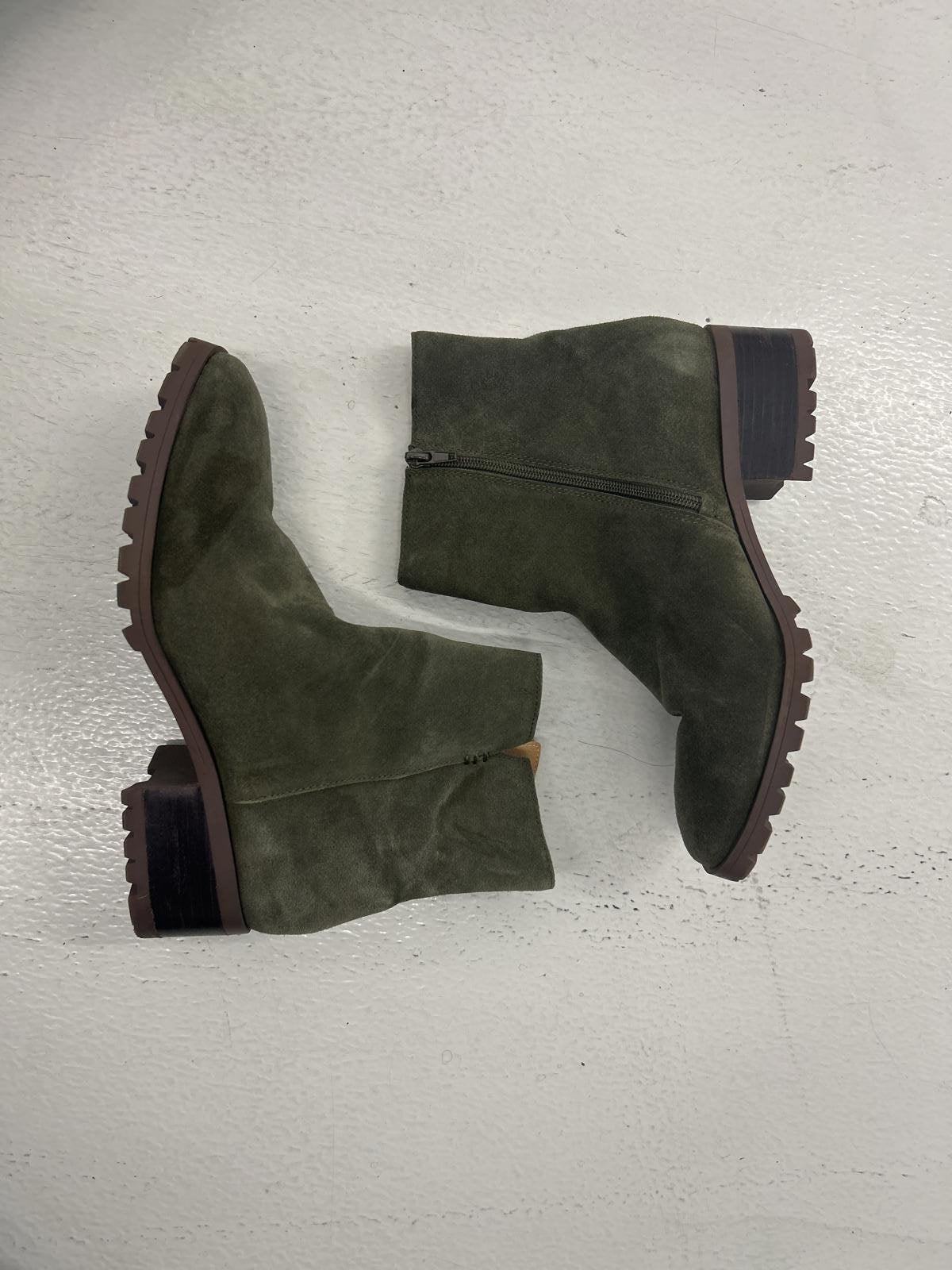 Stylish Suede Ankle Boots in Olive Green