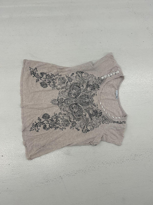 Stylish Floral Graphic Tee with Lace Detail