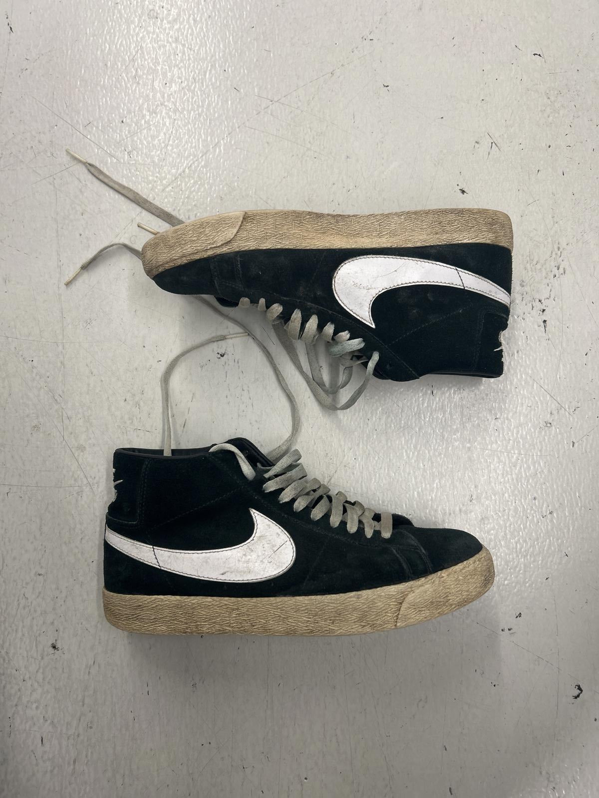 Nike SB Mid Sneakers Black Suede